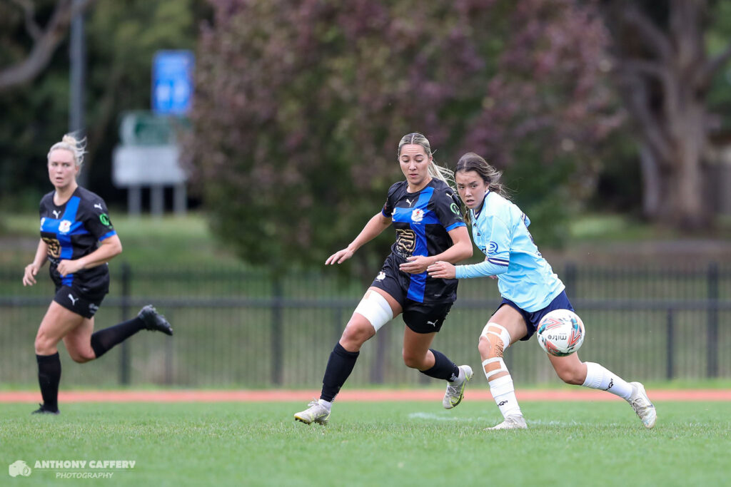 2023 ACT NPL: Pearl Tein gets in front of Nicole Jalocha. Photo: Anthony Caffery Photography