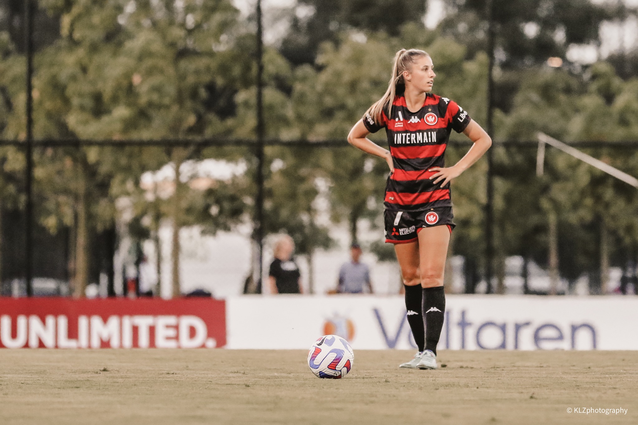 Amy Harrison of Western Sydney Wanderers prepares to take a free kick during a 2022-23 A-League Women game between the Wanderers and Melbourne Victory, played at Wanderers Football Park. Photo credit: Kellie Lemon / KLZ Photography