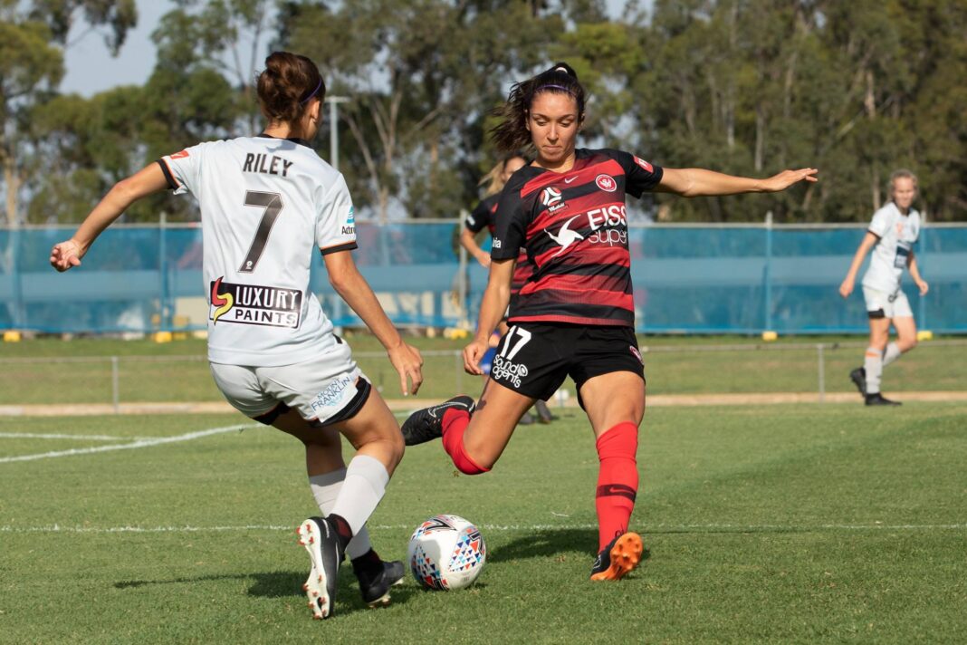 Indiah-Paige Riley goes in for a challenge, while playing for Brisbane Roar against Western Sydney Wanderers, during the 2018-19 A-League Women season. Photo credit: Kellie Lemon / KLZ Photography