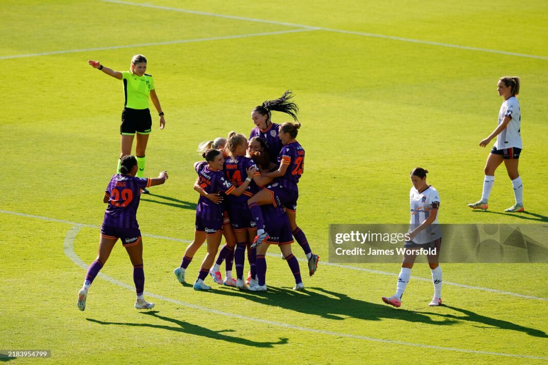 PERTH, AUSTRALIA - NOVEMBER 10: Perth Glory players celebrate a goal during the round two A-League Women's match between Perth Glory and Newcastle Jets at HBF Park, on November 10, 2024, in Perth, Australia. (Photo by James Worsfold/Getty Images)