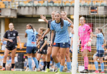 PODCAST | How Do You Like Them Apples? Sydney FC prepare to defend a corner during their 2025-26 A-League Women game against Melbourne City at Leichhardt Oval. Photo credit: Kellie Stewart / KLZ Photography (Instagram - @klzphotography )