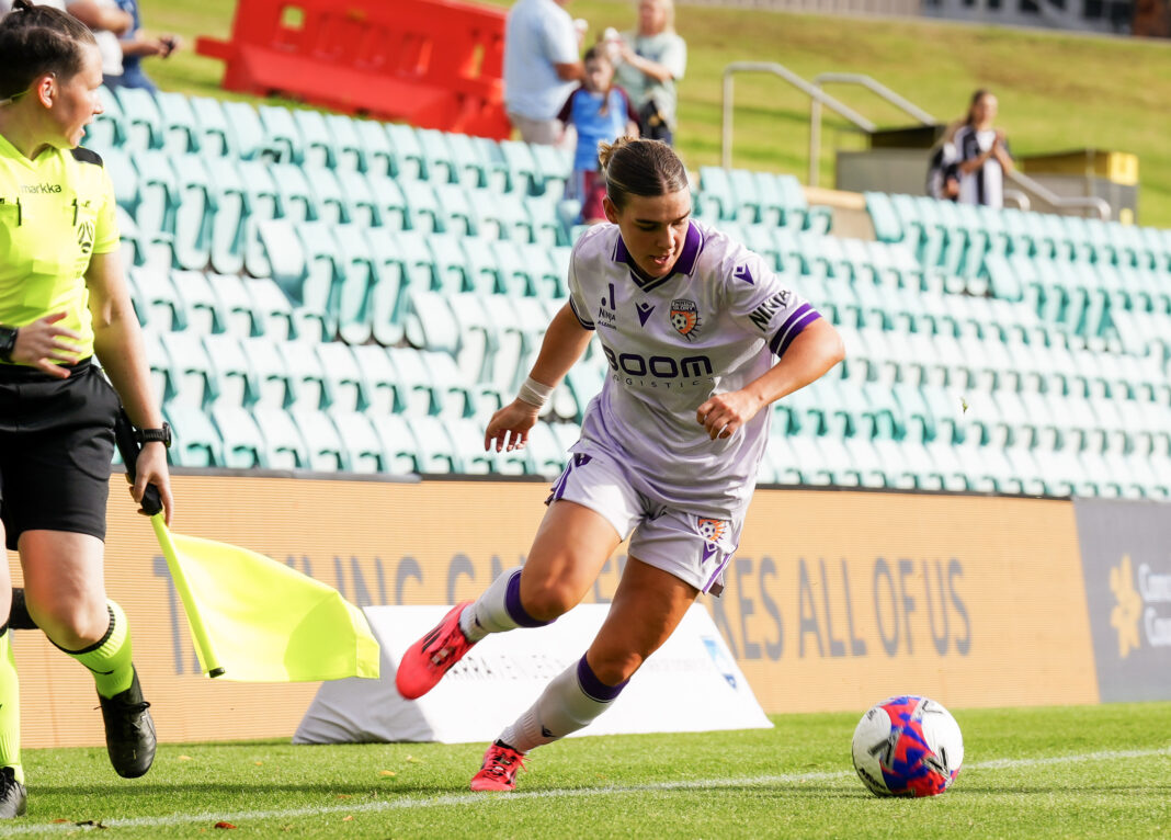 Perth Glory's Tijan McKenna, in action against Sydney FC, at Leichhardt Oval on 15 November 2025. Photo credit: Kellie Stewart / KLZ Photography (Instagram - @klzphotography )